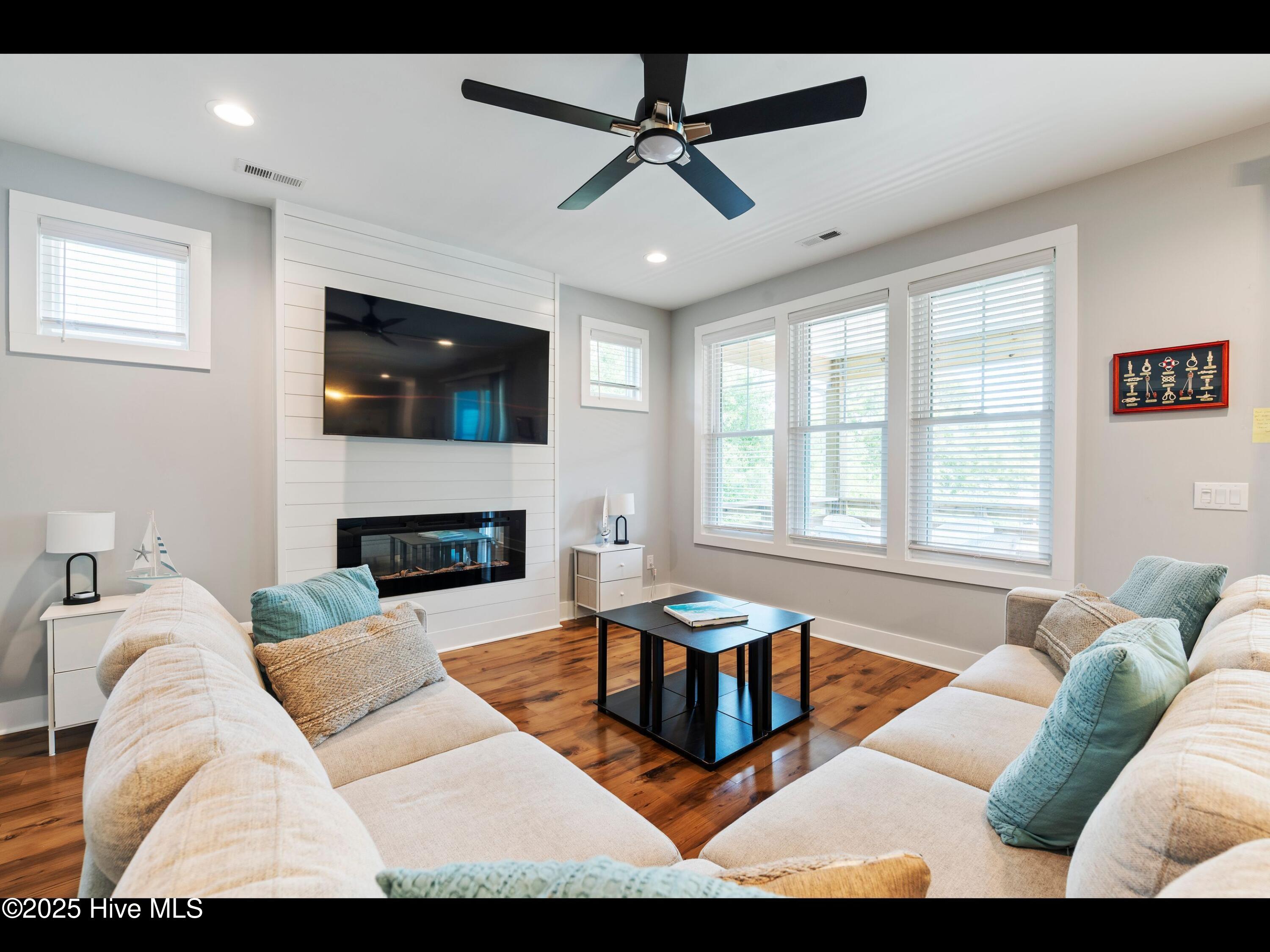 Oak Island, North Carolina, 28465, United States, 3 Bedrooms Bedrooms, ,2 BathroomsBathrooms,Residential,For Sale,1829568