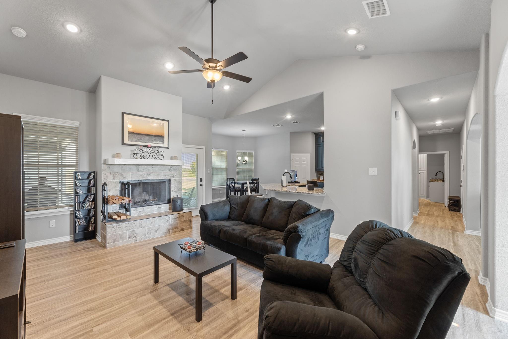 Wills Point, Texas, 75169, United States, 5 Bedrooms Bedrooms, ,5 BathroomsBathrooms,Residential,For Sale,2002529