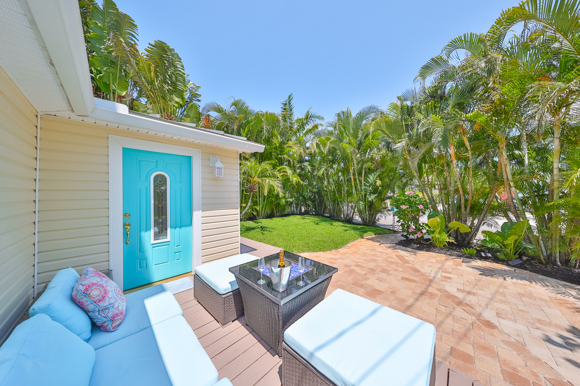 Madeira Beach, Florida, 33708, United States, 2 Bedrooms Bedrooms, ,2 BathroomsBathrooms,Residential,For Sale,1977709