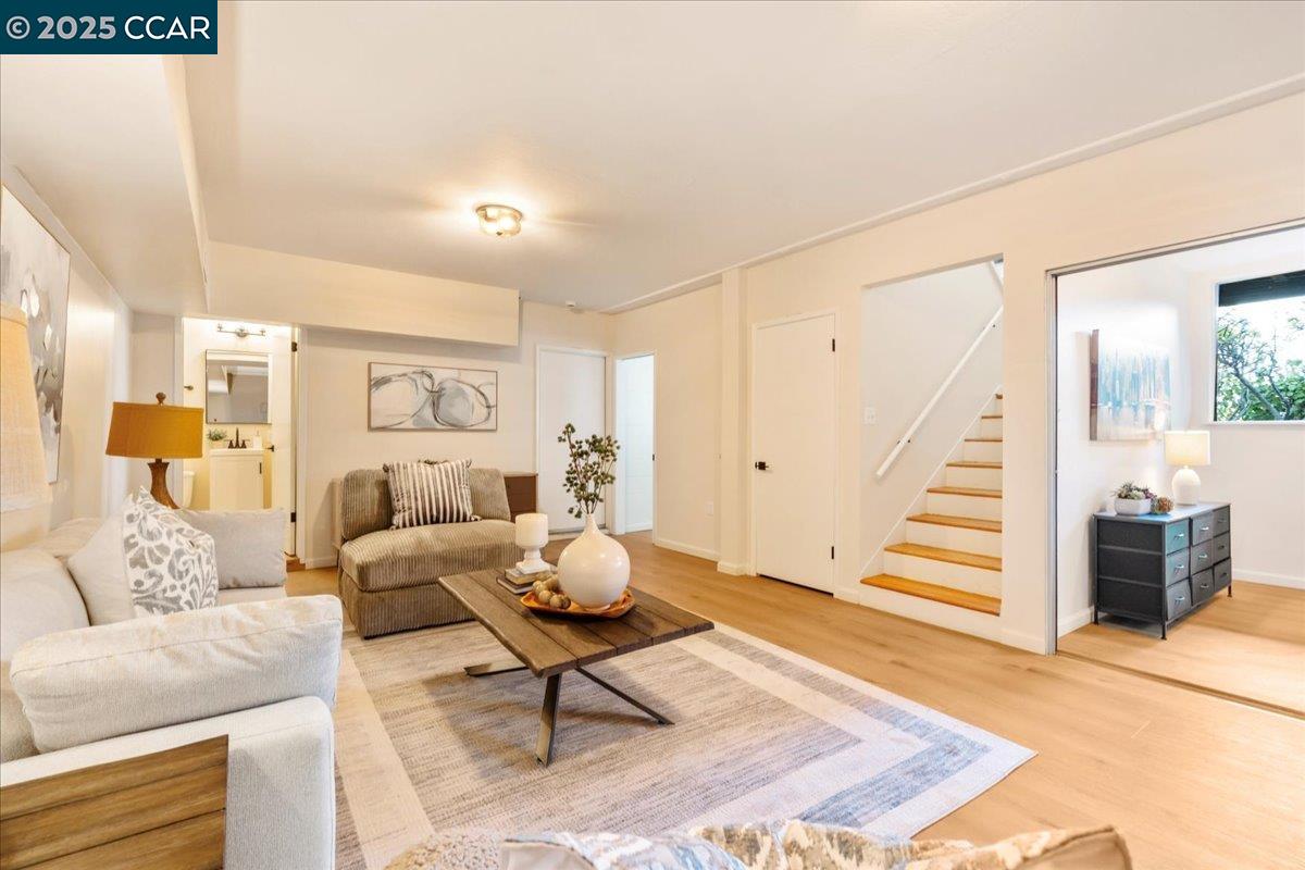 Redwood City, California, 94062, United States, 4 Bedrooms Bedrooms, ,3 BathroomsBathrooms,Residential,For Sale,1989163