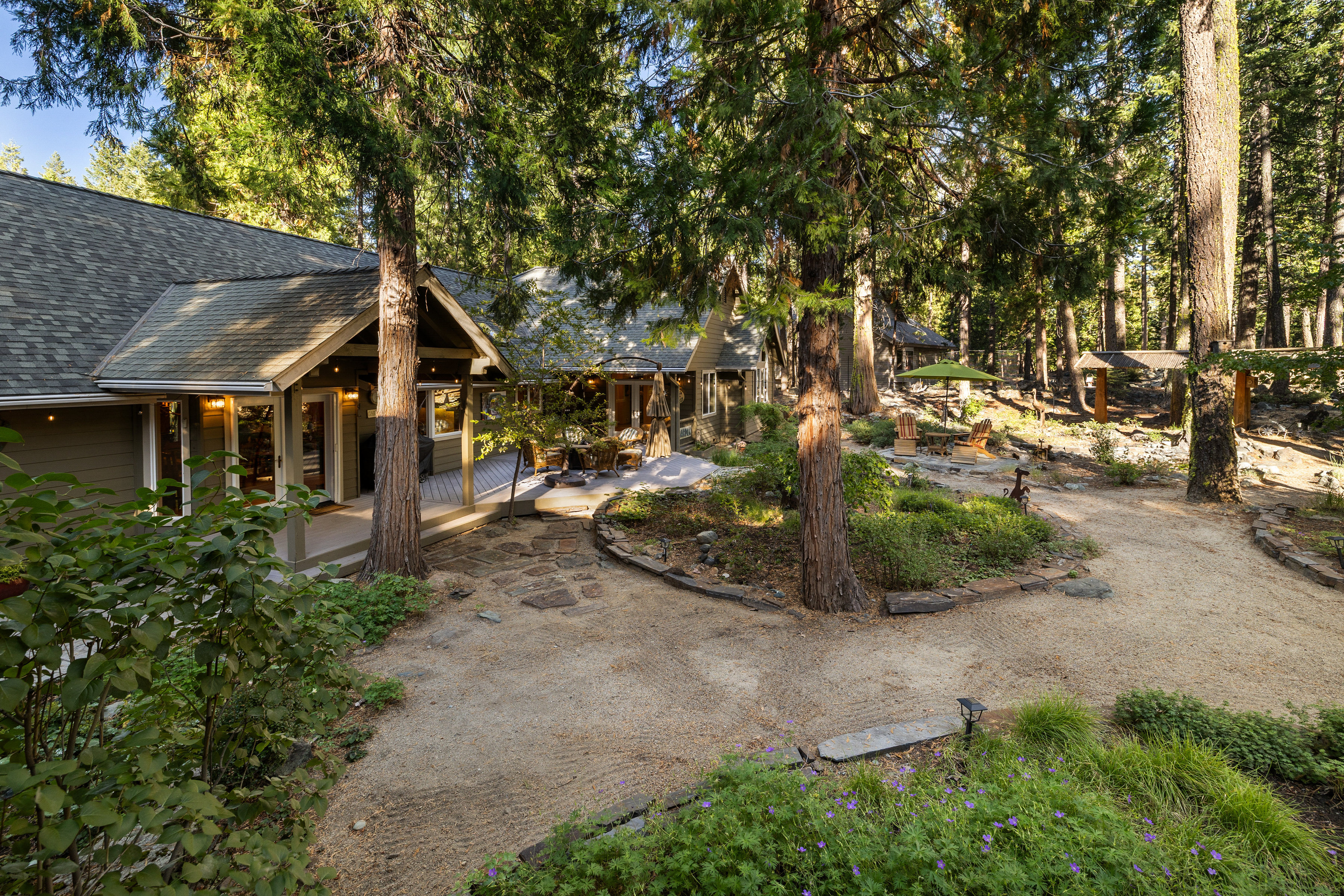  Luxury Mountain Retreat with Guest House on 1 Acre in the Heart of Graeagle - 物件實景