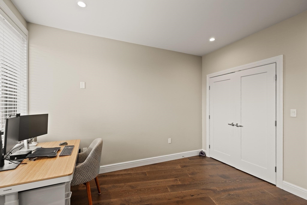 Wakefield, Massachusetts, 01880, United States, 2 Bedrooms Bedrooms, ,2 BathroomsBathrooms,Residential,For Sale,2040017