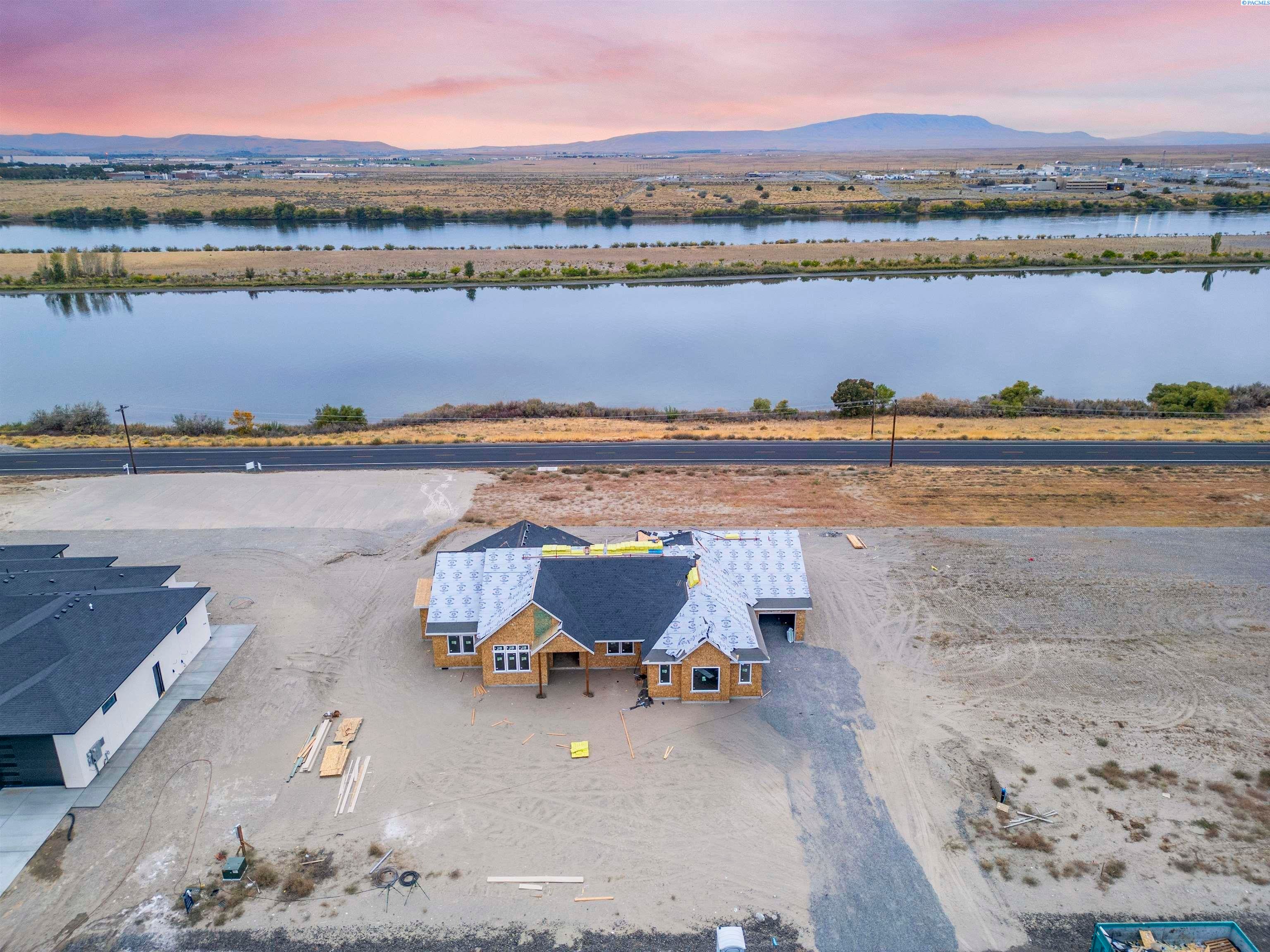 Pasco, Washington, 99301, United States, 4 Bedrooms Bedrooms, ,2 BathroomsBathrooms,Residential,For Sale,1978072