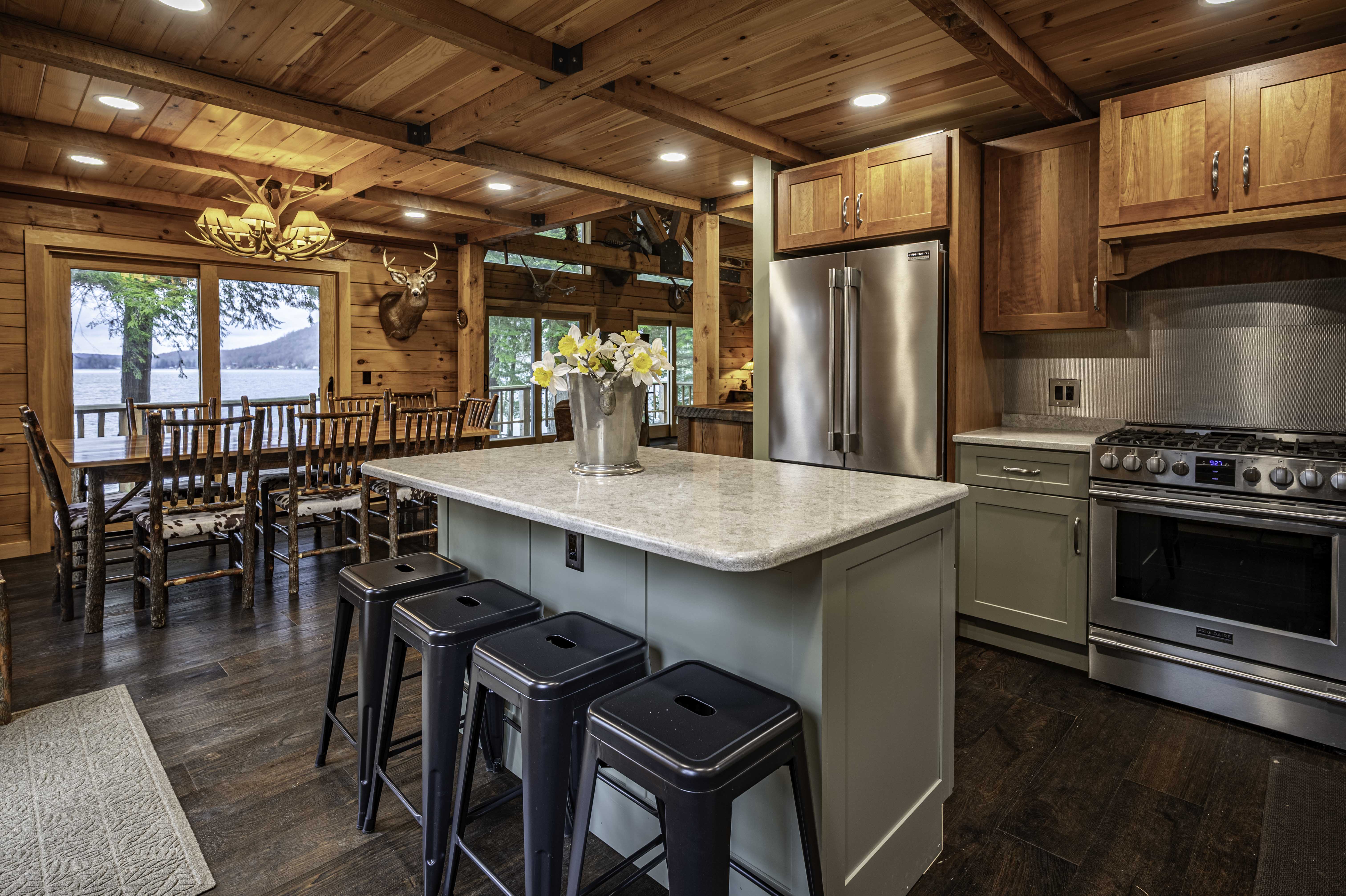  A Classic Adirondack Log Home on Pristine First Lake Frontage - 物件實景