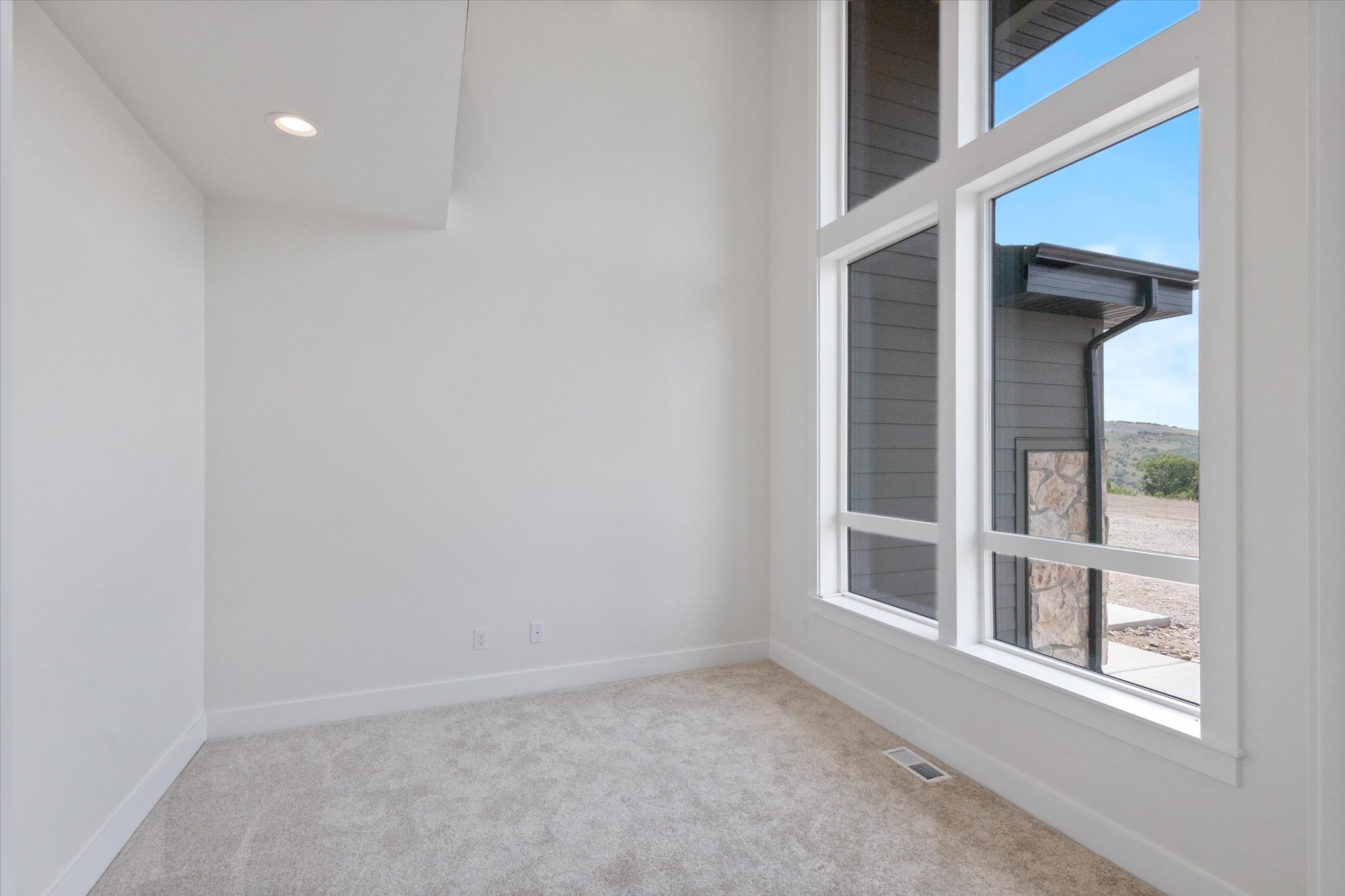 Heber, Utah, 84032, United States, 5 Bedrooms Bedrooms, ,3 BathroomsBathrooms,Residential,For Sale,1976197