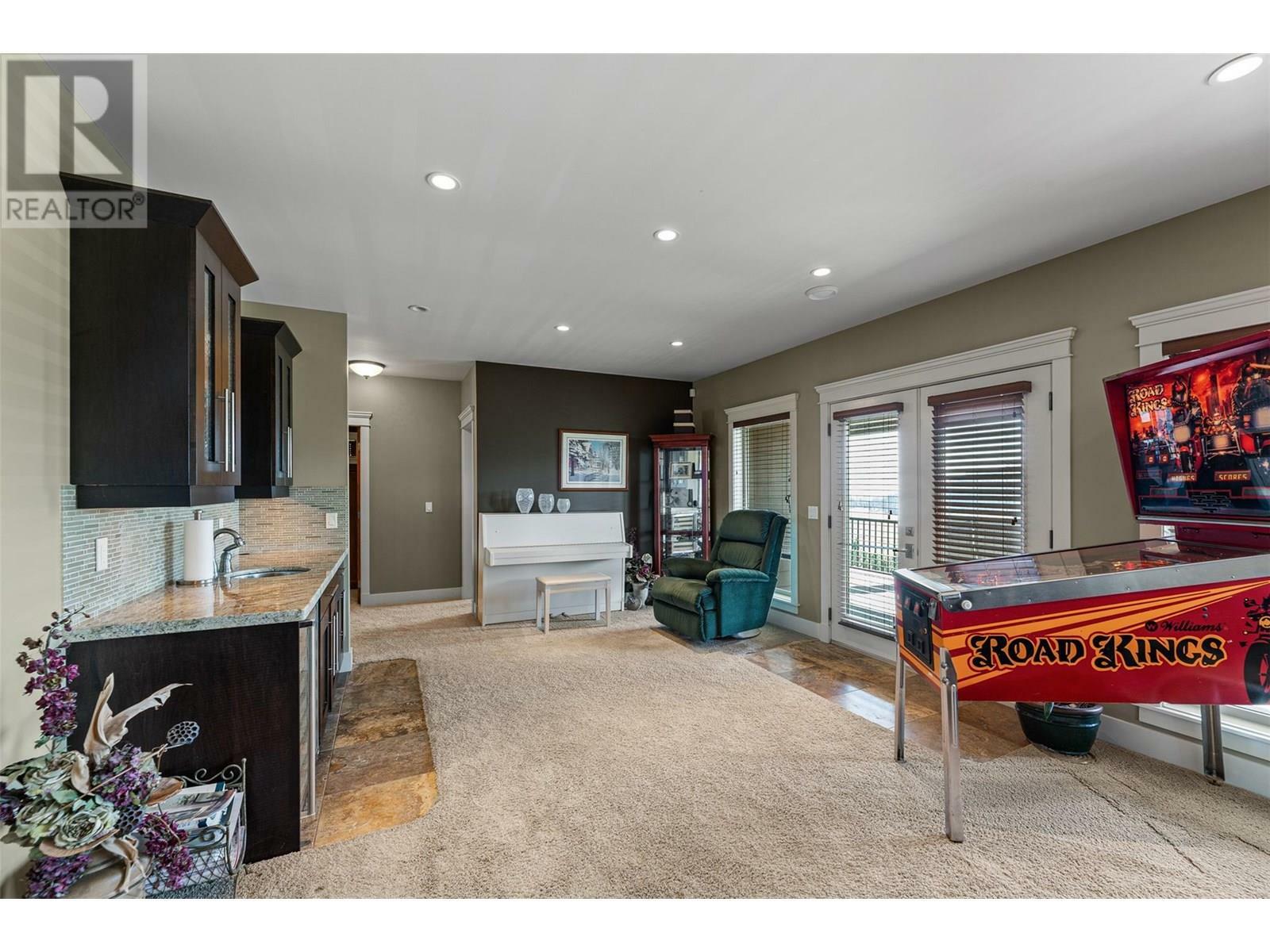 KELOWNA, British Columbia, V1V 2Z3, CA, 4 Bedrooms Bedrooms, ,2 BathroomsBathrooms,Residential,For Sale,1859444