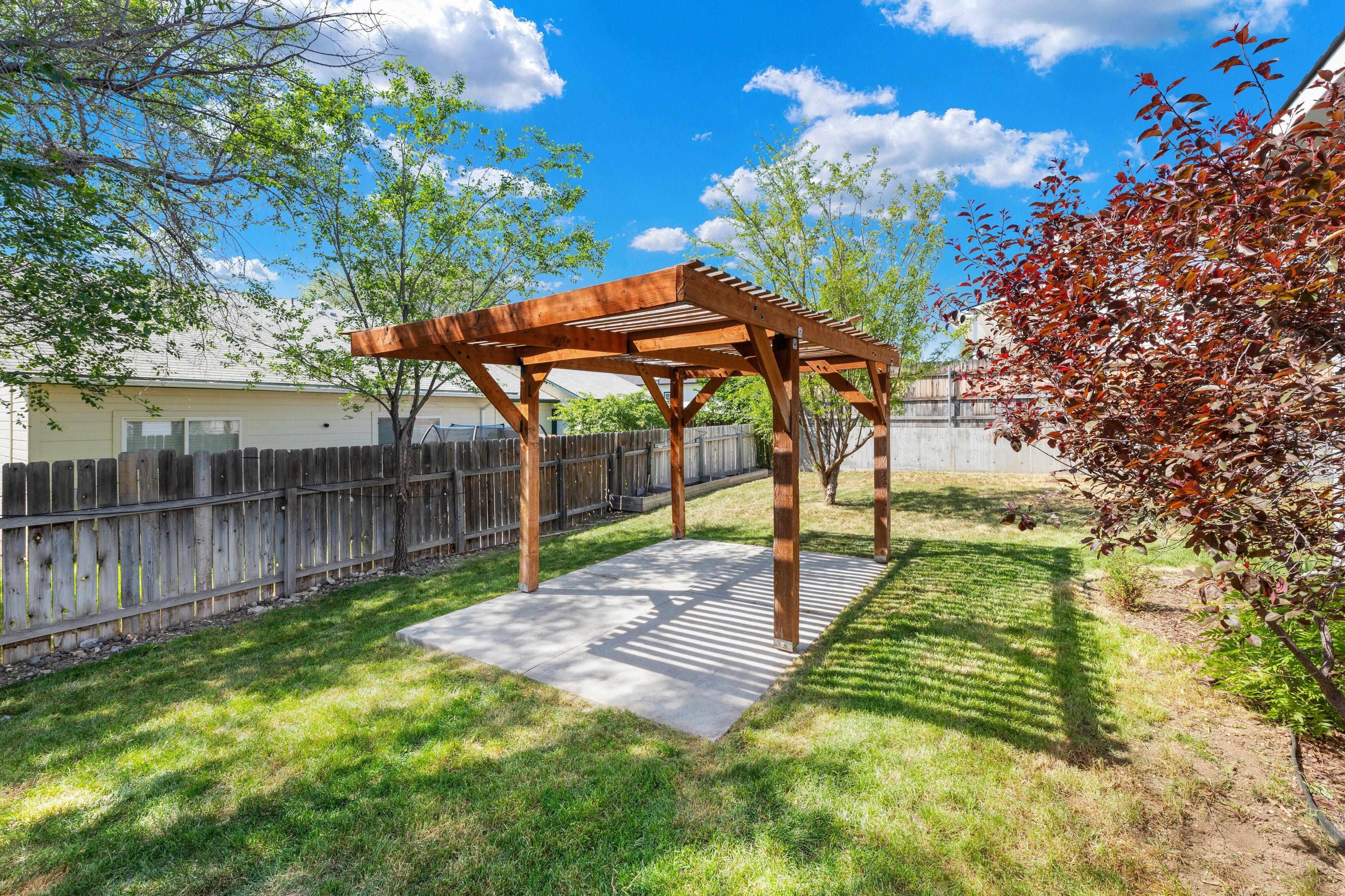  Exceptional Single-Level Living in Rocky Mountain Subdivision - 物件實景
