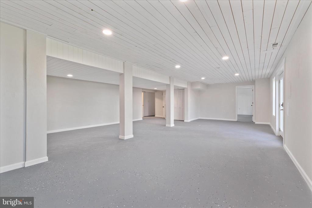 Winchester, Virginia, 22602, United States, 5 Bedrooms Bedrooms, ,5 BathroomsBathrooms,Residential,For Sale,2039774