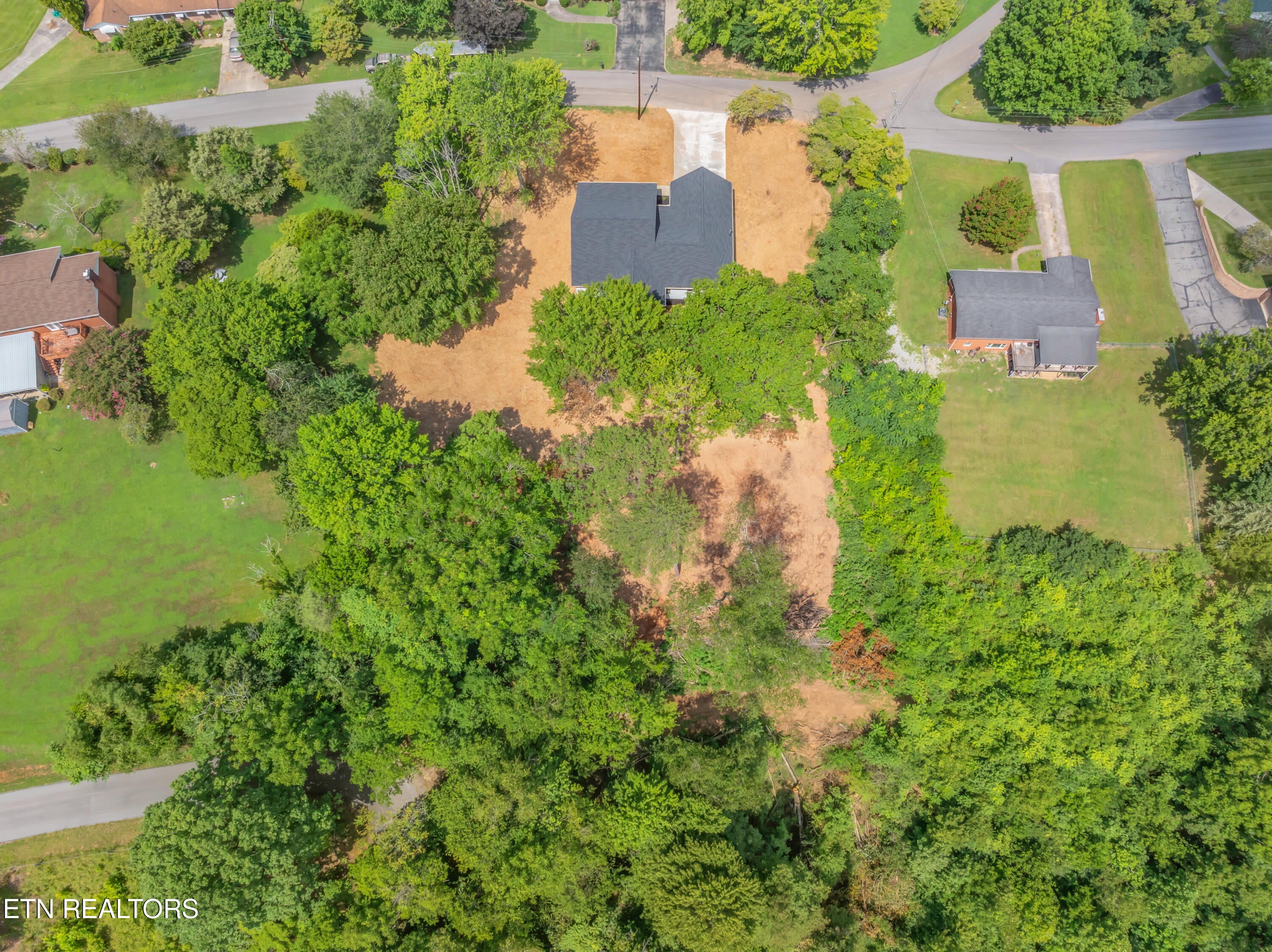 Kingston, Tennessee, 37763, United States, 3 Bedrooms Bedrooms, ,2 BathroomsBathrooms,Residential,For Sale,1907401