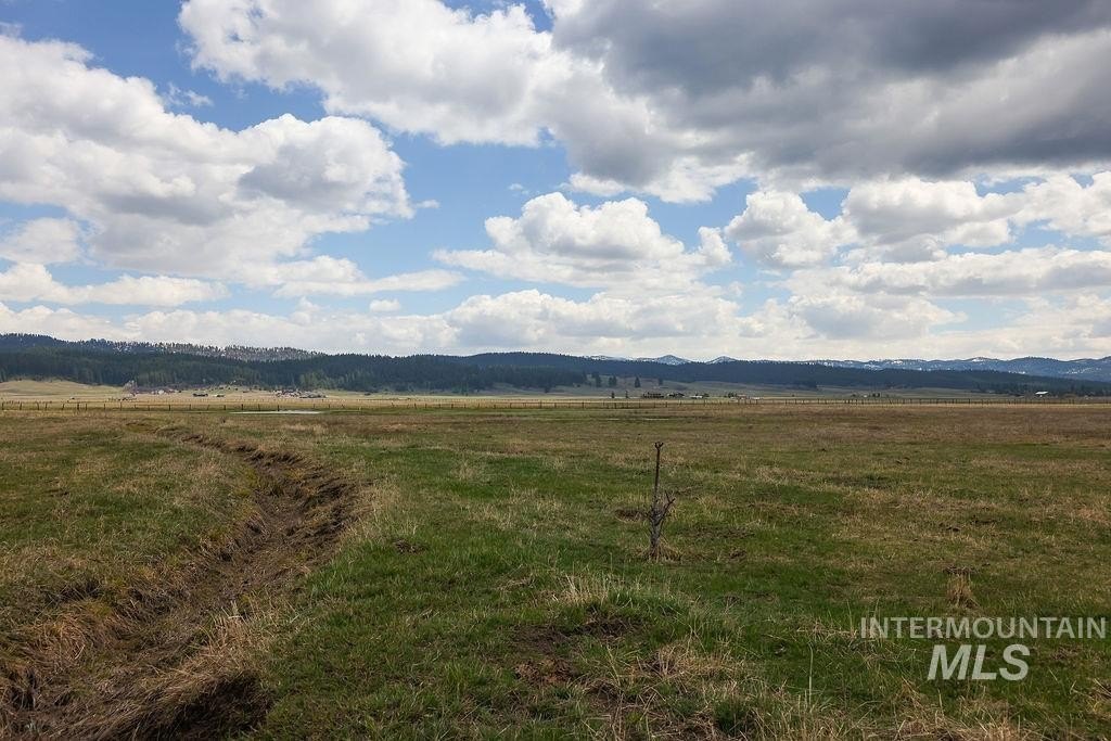 Donnelly, Idaho, 83615, United States, 3 Bedrooms Bedrooms, ,2 BathroomsBathrooms,Residential,For Sale,2005237