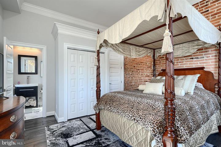 Baltimore, Maryland, 21230, United States, 5 Bedrooms Bedrooms, ,7 BathroomsBathrooms,Residential,For Sale,1920297
