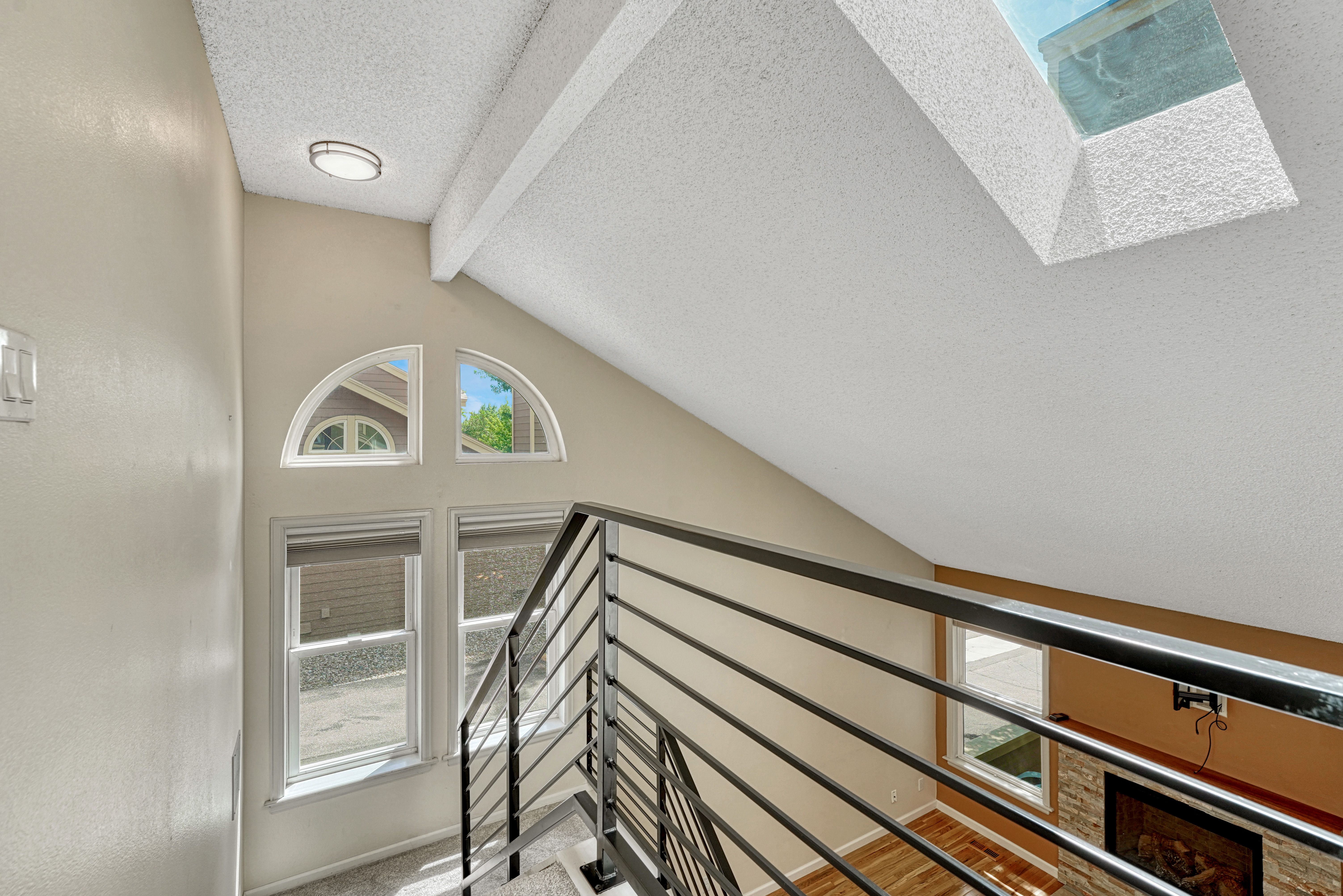  Rockrimmon Townhome with Trail Access & Private Patio - 物件實景