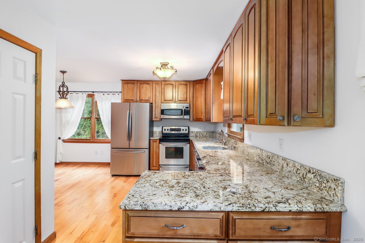 New Milford, Connecticut, 06776, United States, 3 Bedrooms Bedrooms, ,3 BathroomsBathrooms,Residential,For Sale,1958053