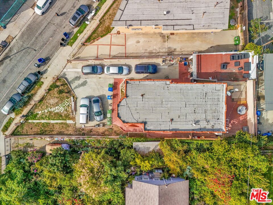 Los Angeles, California, 90019, United States, 6 Bedrooms Bedrooms, ,Residential,For Sale,1987981
