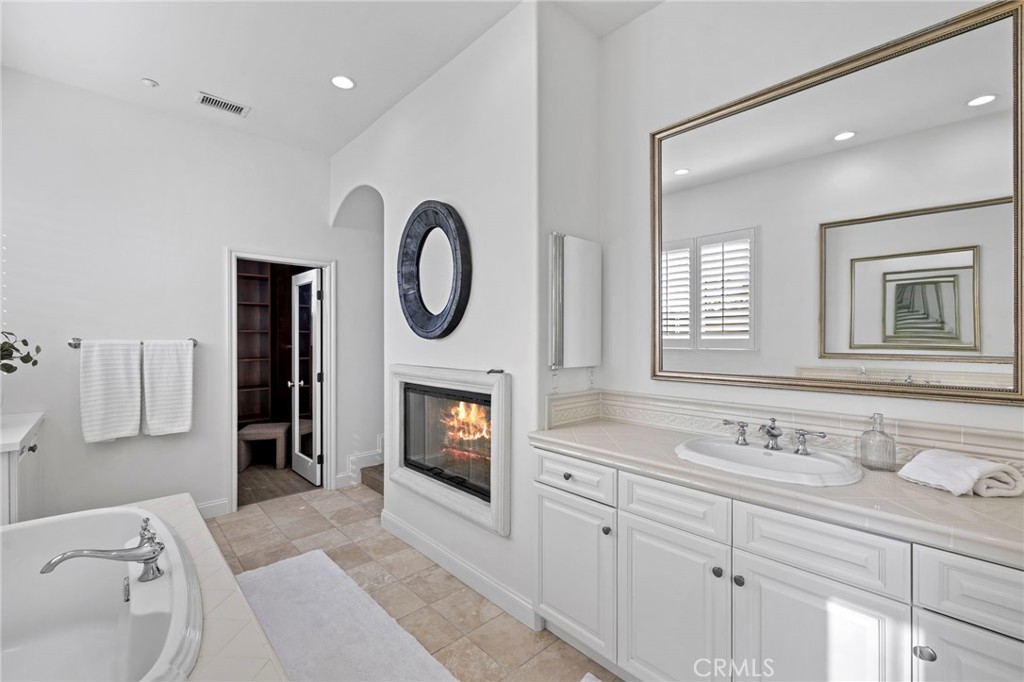 Newport Beach, California, 92663, United States, 3 Bedrooms Bedrooms, ,3 BathroomsBathrooms,Residential,For Sale,1992084