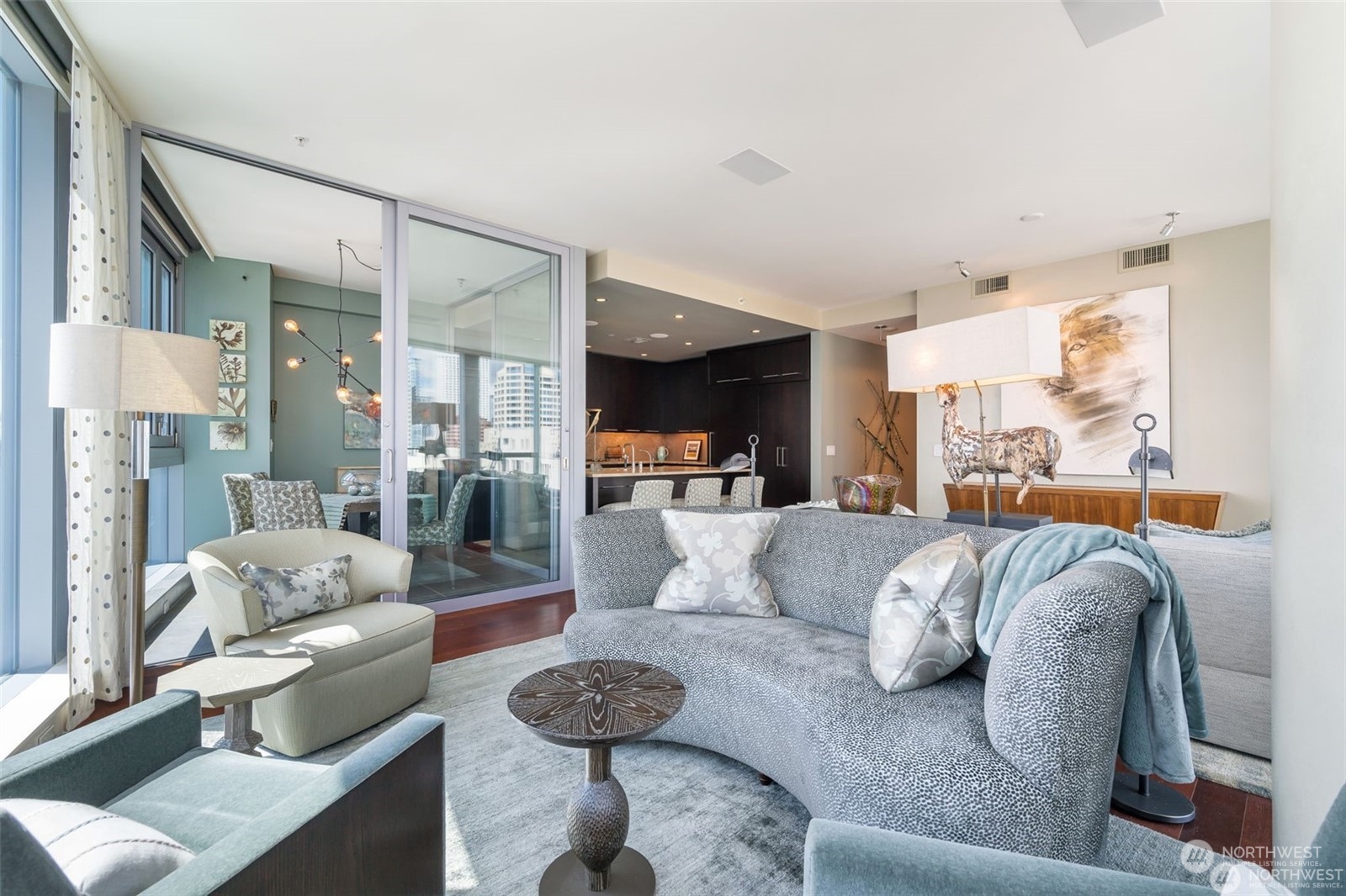 Seattle, Washington, 98101, United States, 2 Bedrooms Bedrooms, ,2 BathroomsBathrooms,Residential,For Sale,1699073