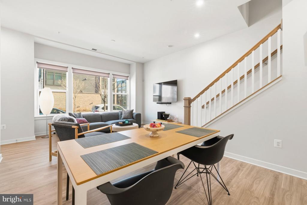 Rockville, Maryland, 20855, United States, 2 Bedrooms Bedrooms, ,3 BathroomsBathrooms,Residential,For Sale,2010770