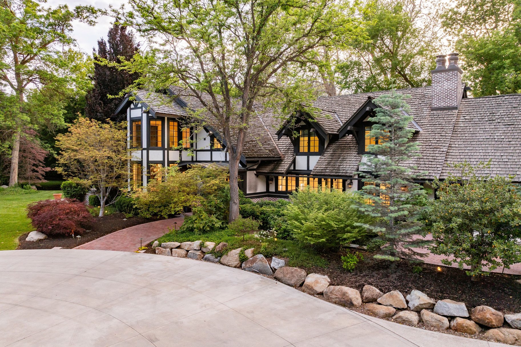  Stunning Tudor Estate in Premier Walker Lane Neighborhood - 物件實景
