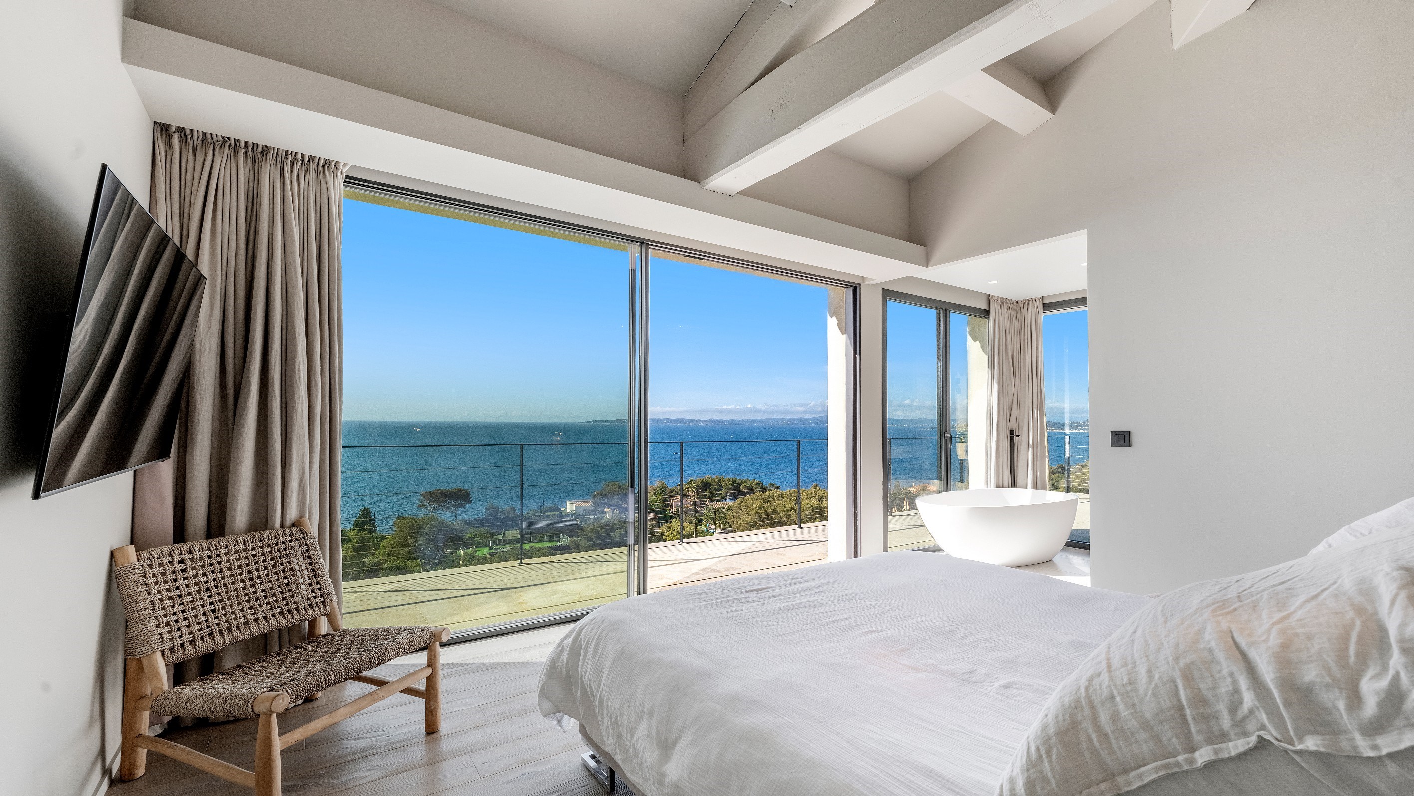  Les Issambres, stunning contemporary home for sale, panoramic sea views close t… - 物件實景