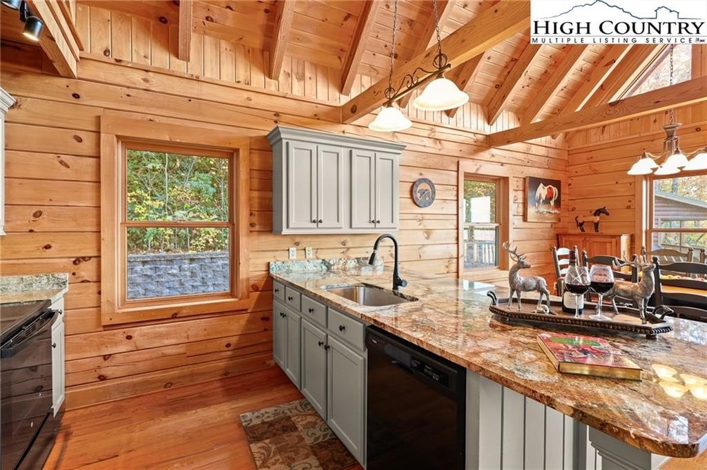 Ferguson, North Carolina, 28624, United States, 3 Bedrooms Bedrooms, ,2 BathroomsBathrooms,Residential,For Sale,1989940