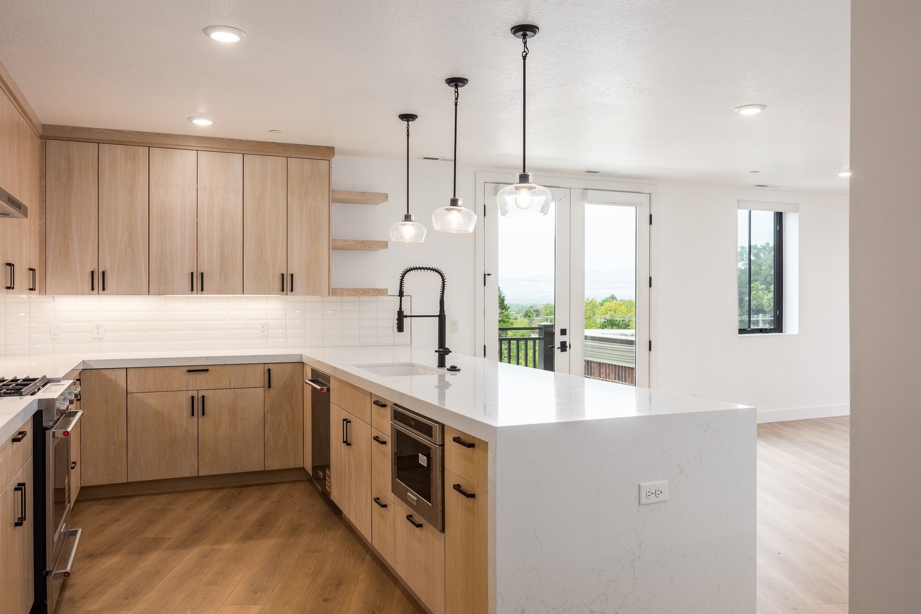  Newly Released Penthouse-Style Living in The Heart of Holladay Village - 物件實景