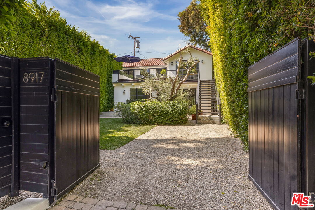 West Hollywood, California, 90048, United States, 3 Bedrooms Bedrooms, ,1 BathroomBathrooms,Residential,For Sale,1828298