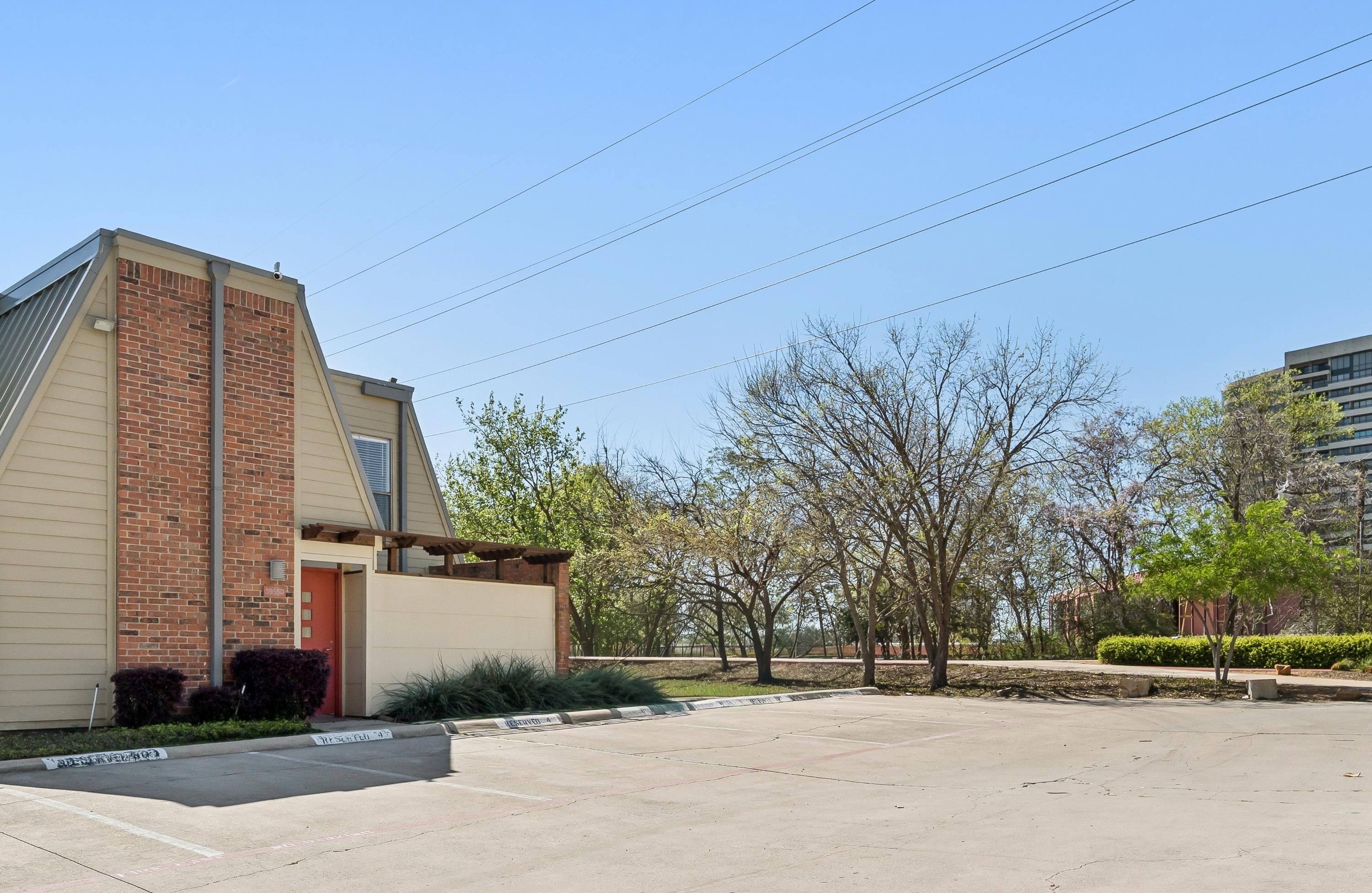  Katy Trail Condo Fully Remodeled with Private Turf Patio - 物件實景