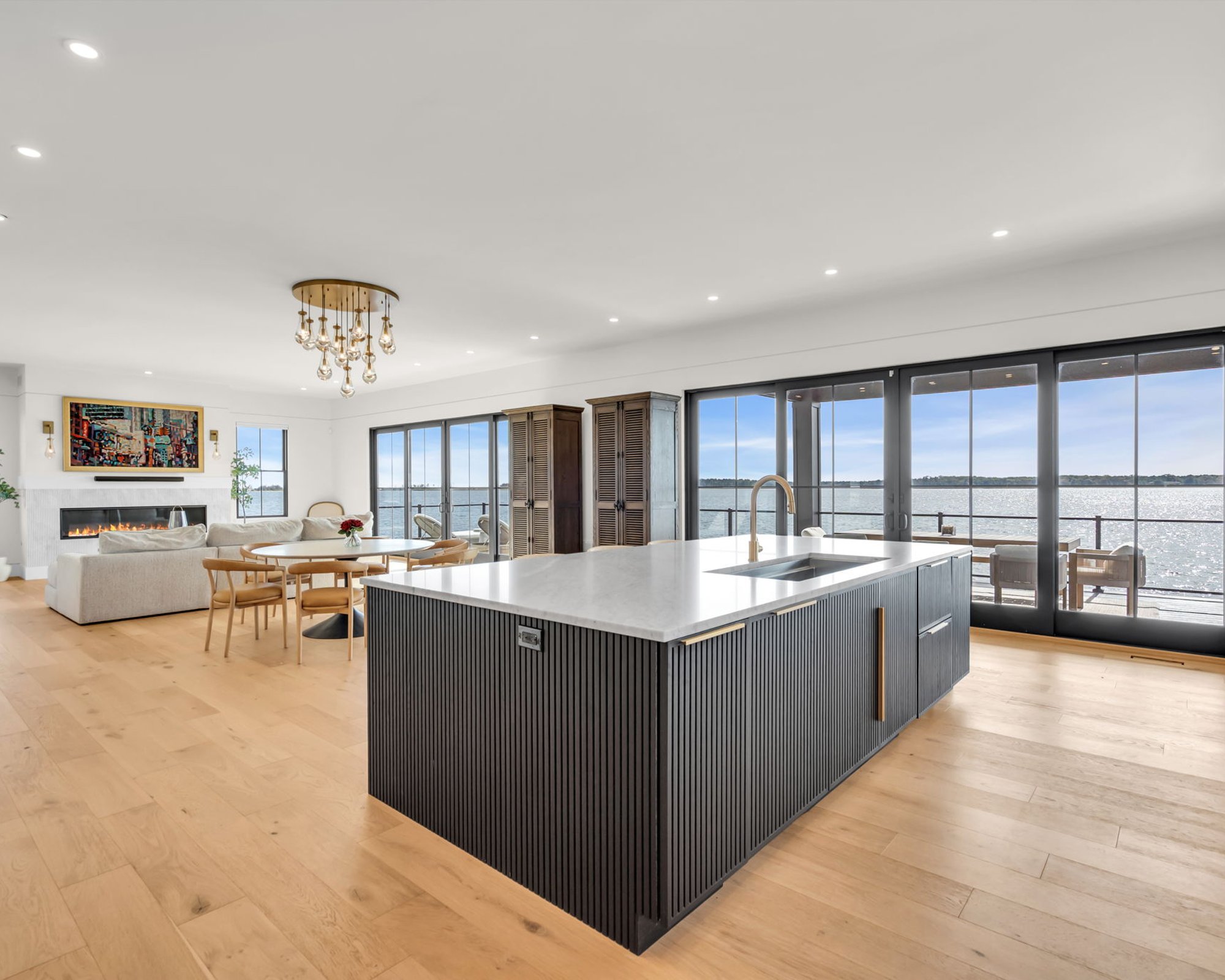  Exceptional Custom Built Waterfront Home - 物件實景