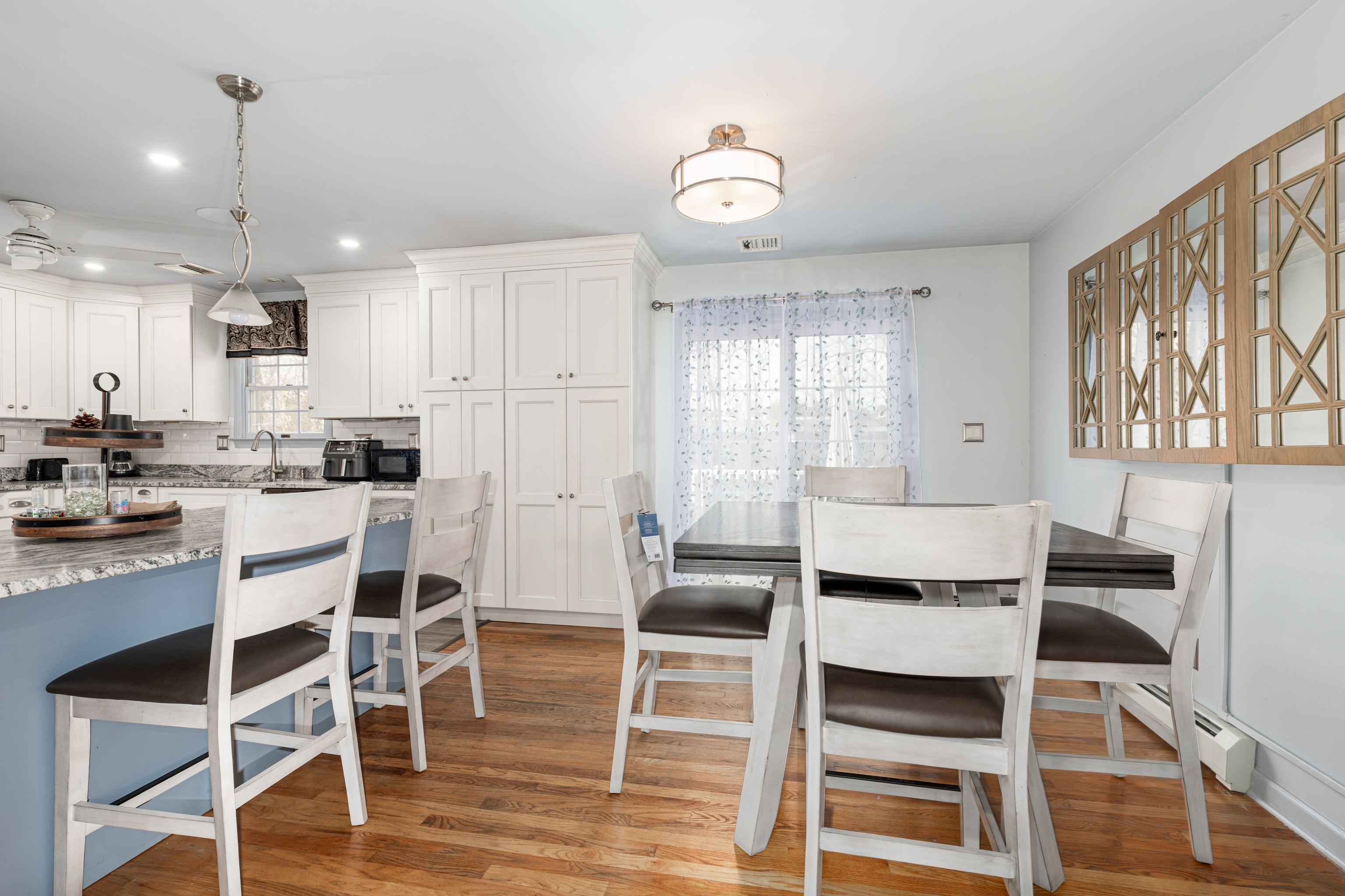 Milford, Connecticut, 06460, United States, 3 Bedrooms Bedrooms, ,3 BathroomsBathrooms,Residential,For Sale,1991692