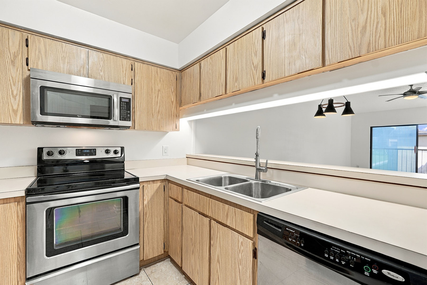  TRAFALGAR SQUARE CONDO - 物件實景