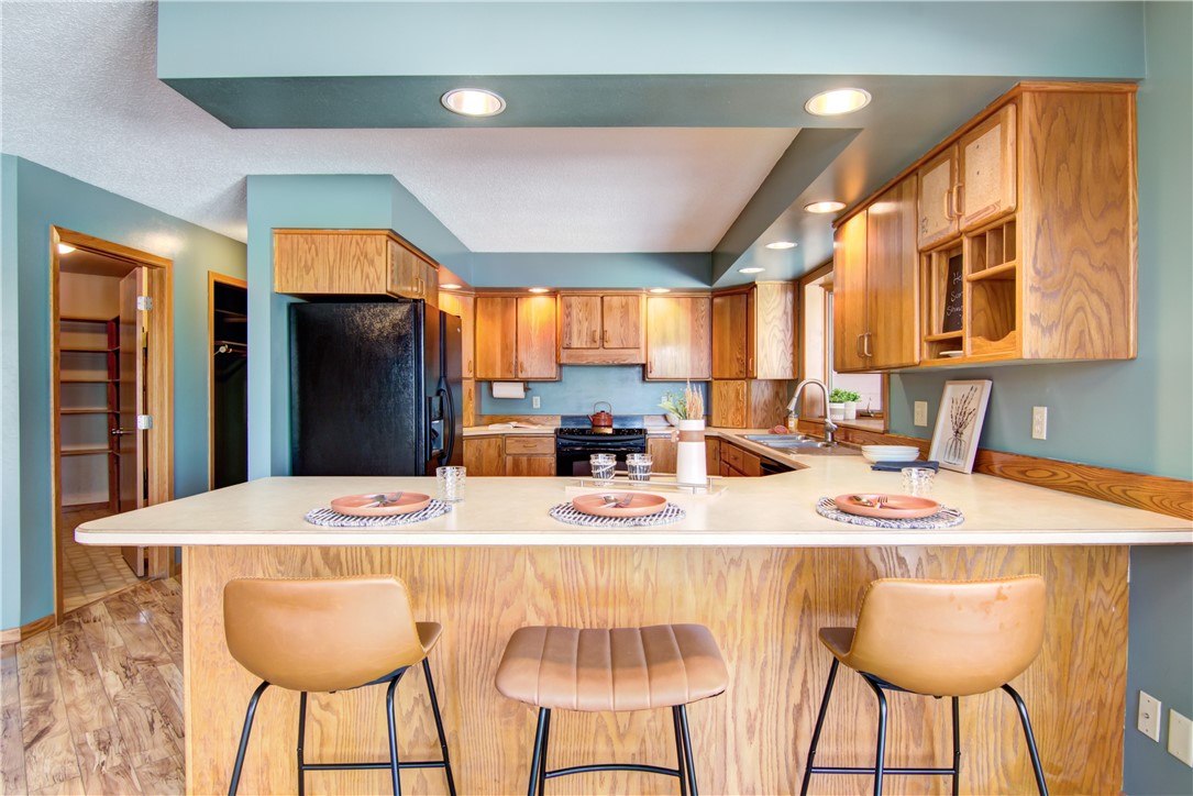 Eau Claire, Wisconsin, 54701, United States, 5 Bedrooms Bedrooms, ,4 BathroomsBathrooms,Residential,For Sale,1841509