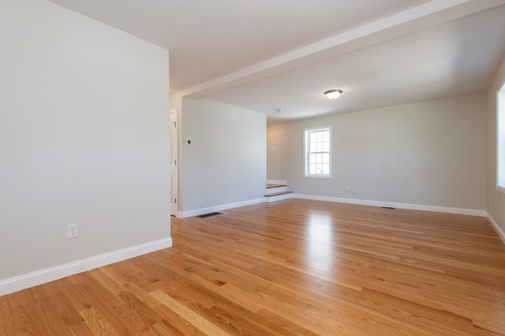 Lynn, Massachusetts, 01905, United States, 3 Bedrooms Bedrooms, ,2 BathroomsBathrooms,Residential,For Sale,1909147