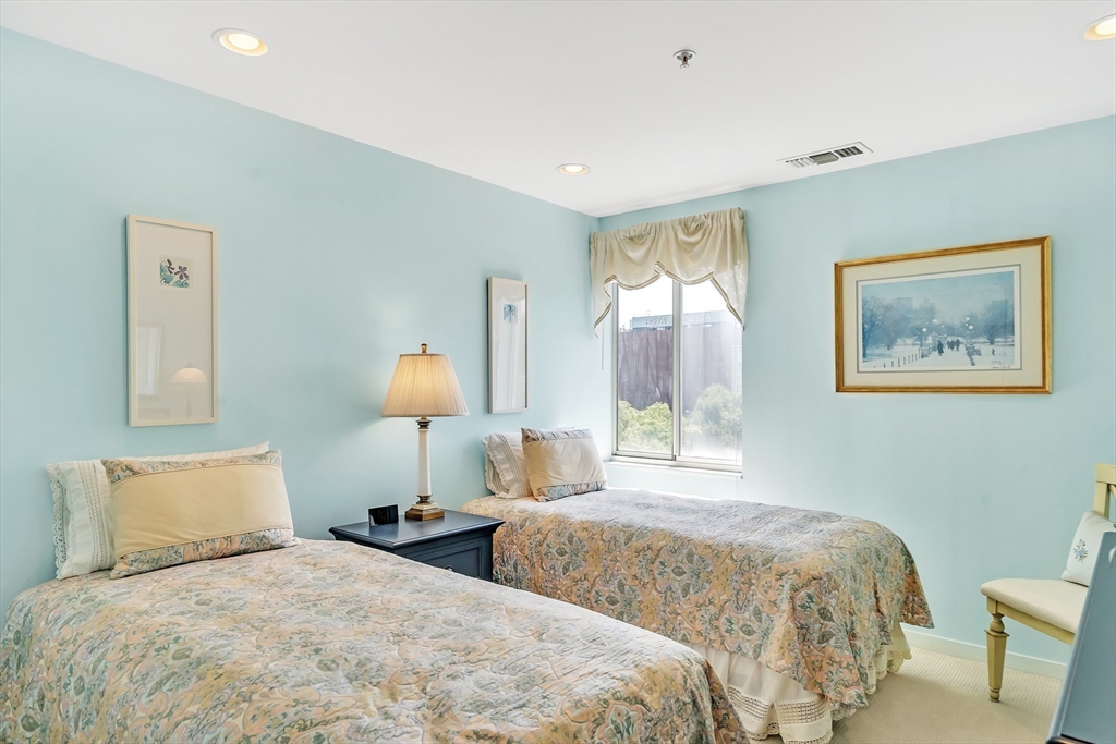 Cambridge, Massachusetts, 02141, United States, 2 Bedrooms Bedrooms, ,2 BathroomsBathrooms,Residential,For Sale,1913406