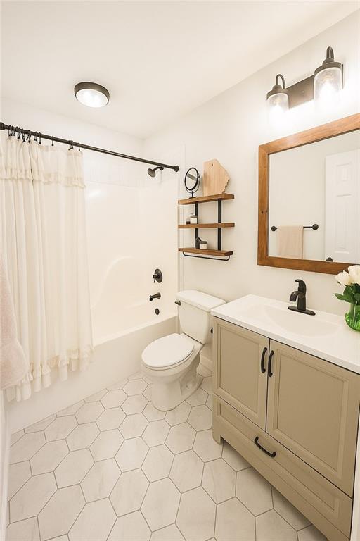 Dacula, Georgia, 30019, United States, 5 Bedrooms Bedrooms, ,4 BathroomsBathrooms,Residential,For Sale,1990423