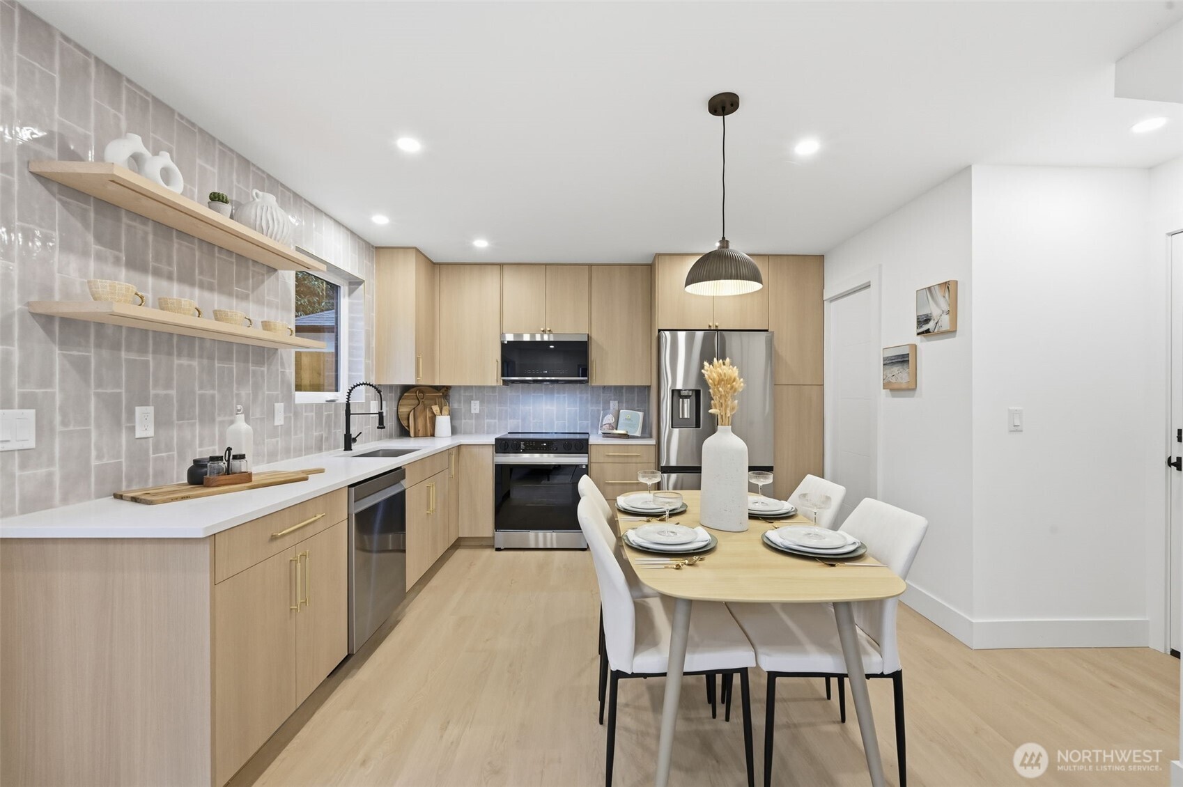 Seattle, Washington, 98133, United States, 3 Bedrooms Bedrooms, ,2 BathroomsBathrooms,Residential,For Sale,1992896