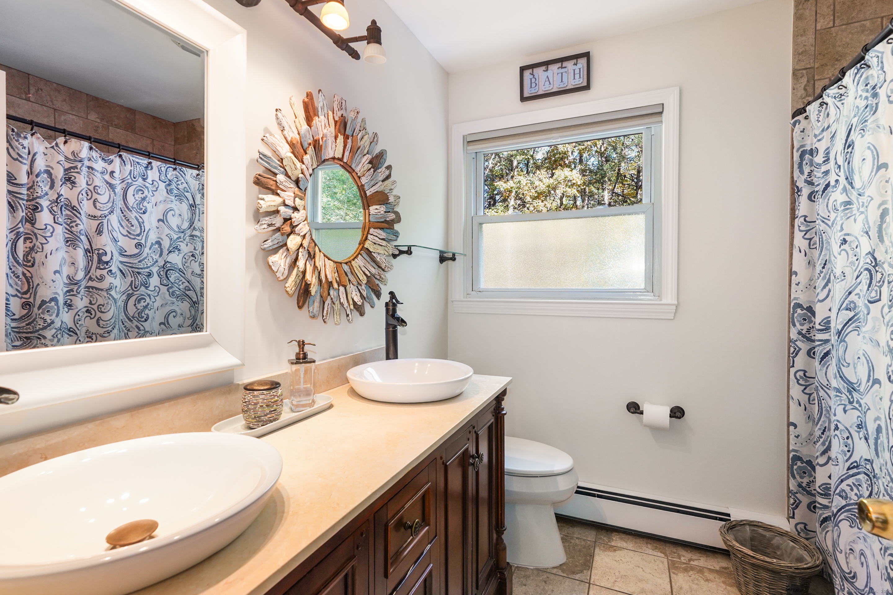 Brookfield, Connecticut, 06804, United States, 4 Bedrooms Bedrooms, ,3 BathroomsBathrooms,Residential,For Sale,1969368