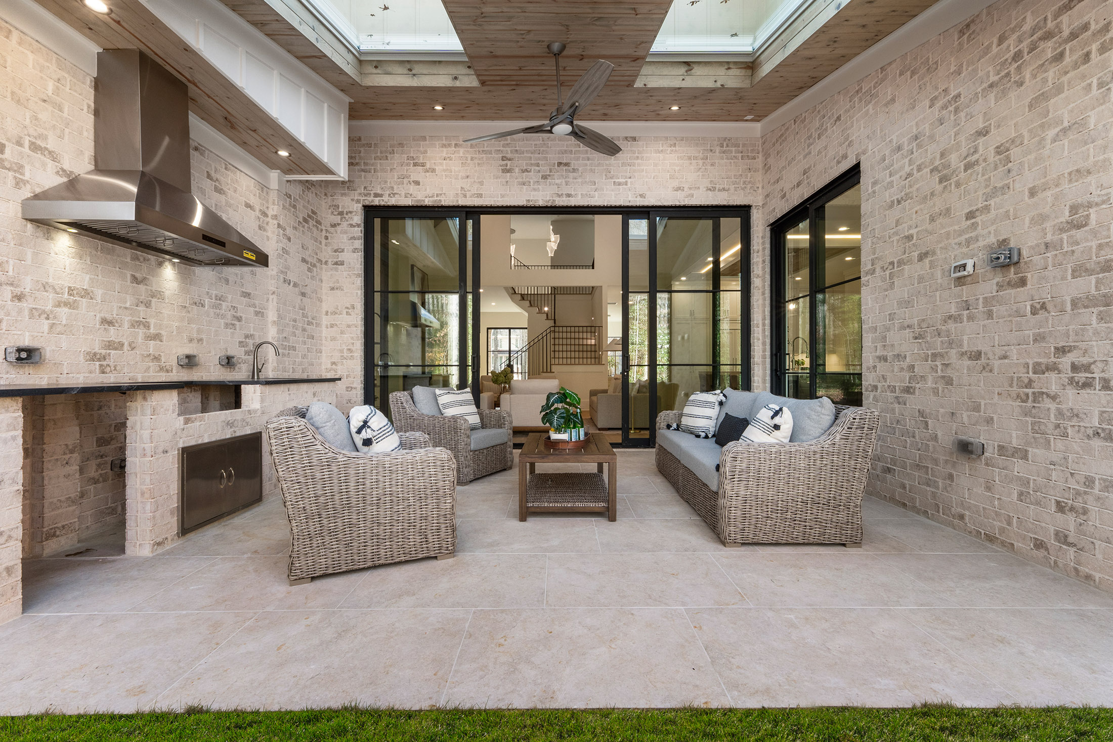  The Epitome of Alpharetta Luxury: Transitional Masterpiece in Garden District - 物件實景