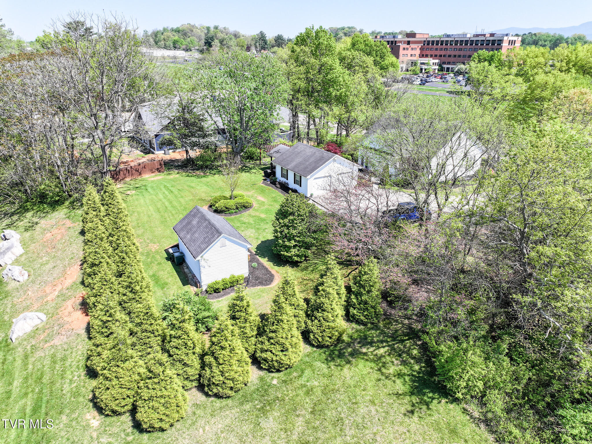 Greeneville, Tennessee, 37745, United States, 4 Bedrooms Bedrooms, ,2 BathroomsBathrooms,Residential,For Sale,1976291