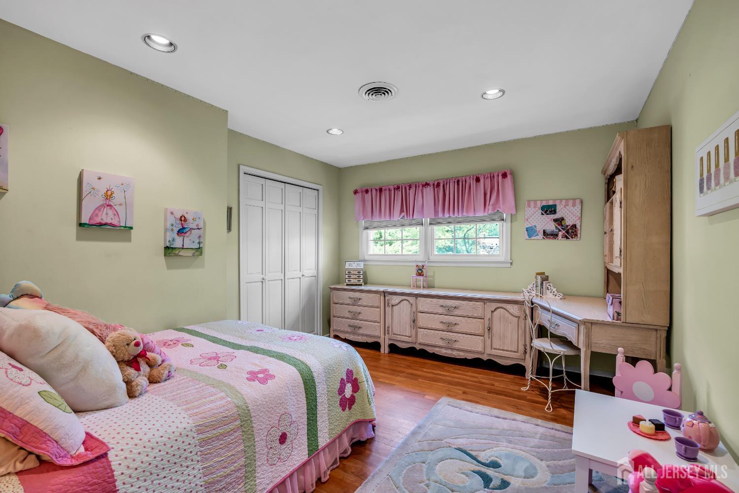 East Brunswick, New Jersey, 08816, United States, 5 Bedrooms Bedrooms, ,5 BathroomsBathrooms,Residential,For Sale,1850220