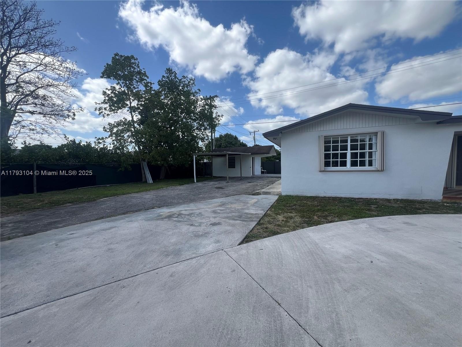 Miami, Florida, 33165, United States, 4 Bedrooms Bedrooms, ,2 BathroomsBathrooms,Residential,For Sale,1936864
