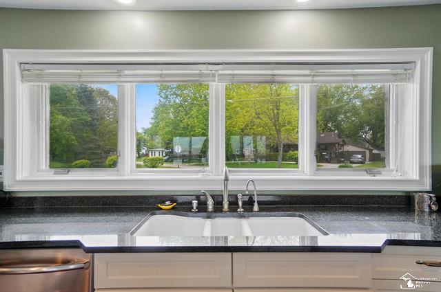 MONROE, Michigan, 48161, United States, 4 Bedrooms Bedrooms, ,4 BathroomsBathrooms,Residential,For Sale,1827211
