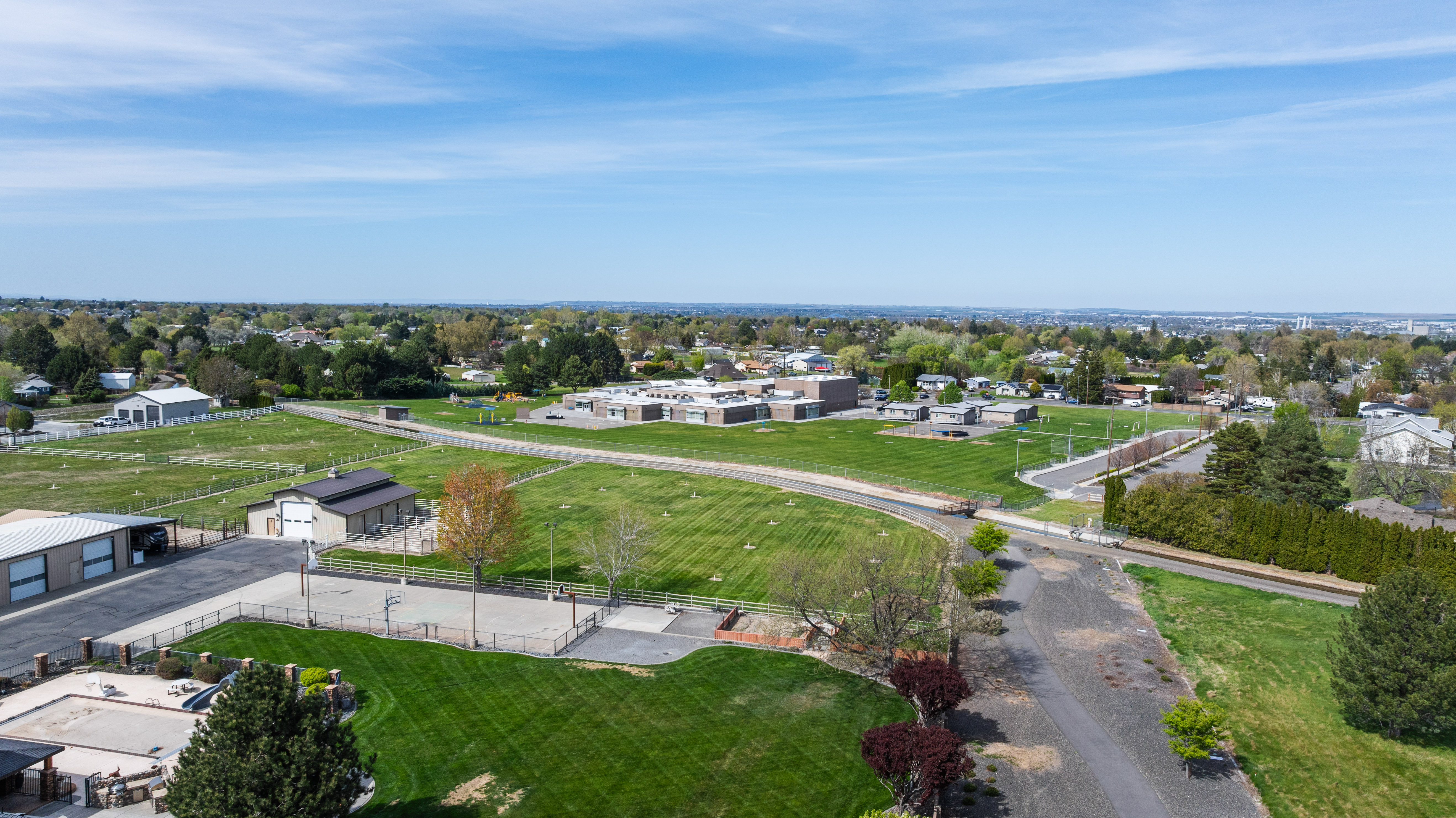  Beautifully Maintained Tri-Level Home - 物件實景