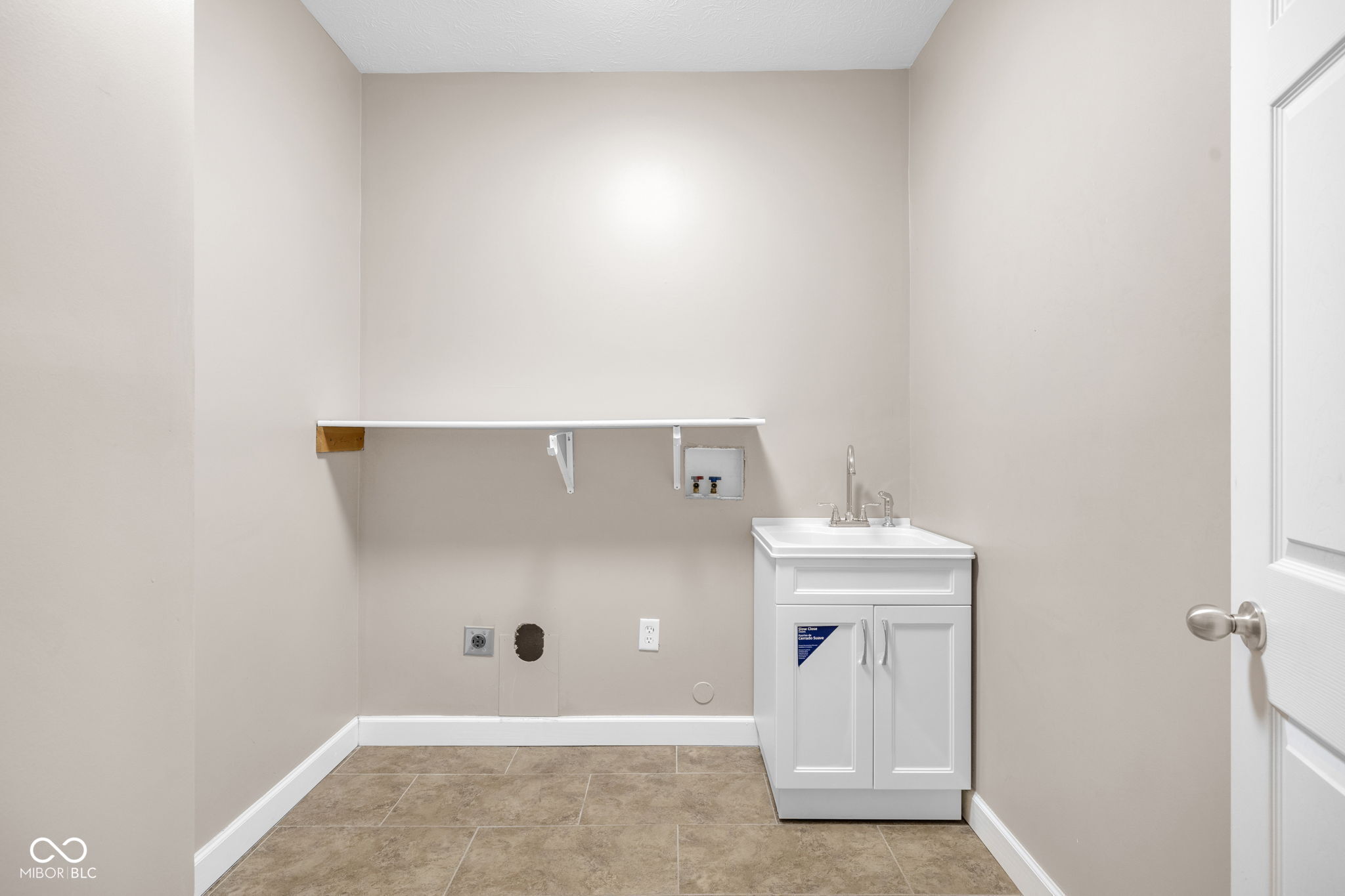 Indianapolis, Indiana, 46203, United States, ,Residential,For Sale,2010701