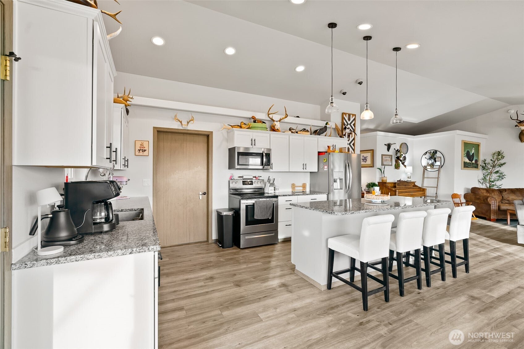 Ellensburg, Washington, 98926, United States, 6 Bedrooms Bedrooms, ,2 BathroomsBathrooms,Residential,For Sale,1992085