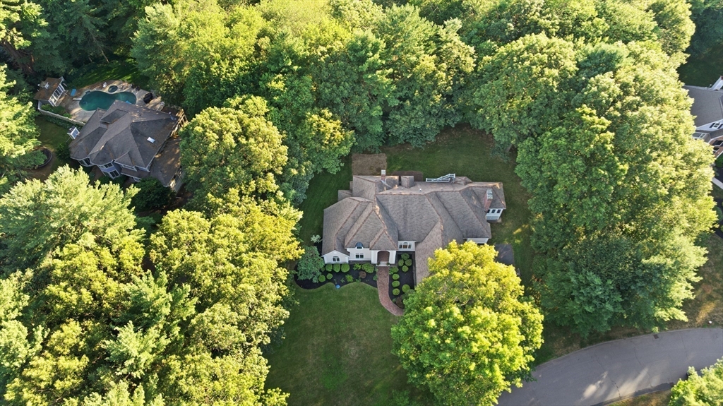 Topsfield, Massachusetts, 01983, United States, 4 Bedrooms Bedrooms, ,4 BathroomsBathrooms,Residential,For Sale,1901084