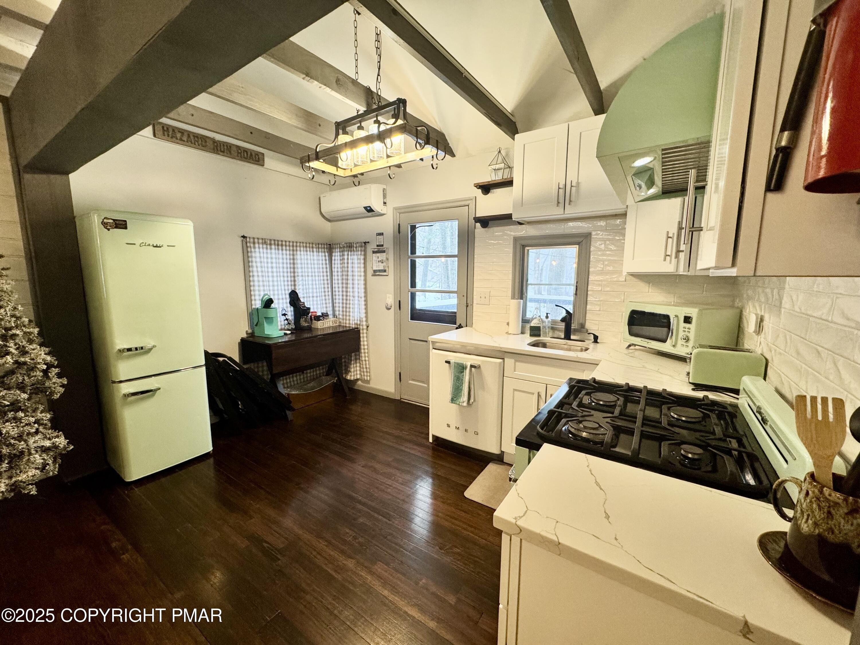 Lake Harmony, Pennsylvania, 18624, United States, 3 Bedrooms Bedrooms, ,2 BathroomsBathrooms,Residential,For Sale,2006106