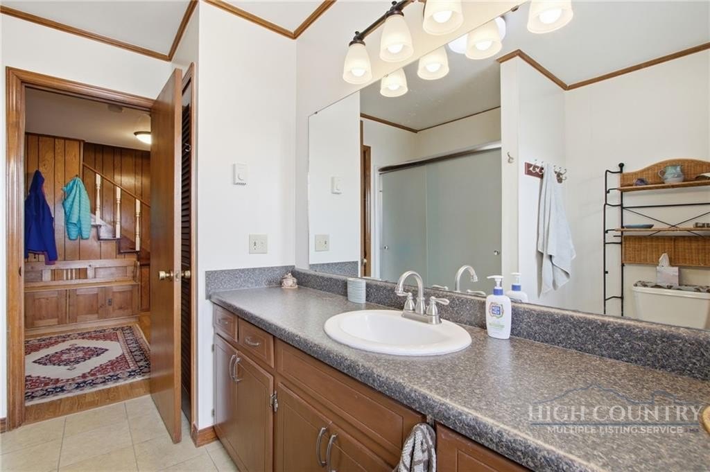 Spruce Pine, North Carolina, 28777, United States, 4 Bedrooms Bedrooms, ,2 BathroomsBathrooms,Residential,For Sale,2045160