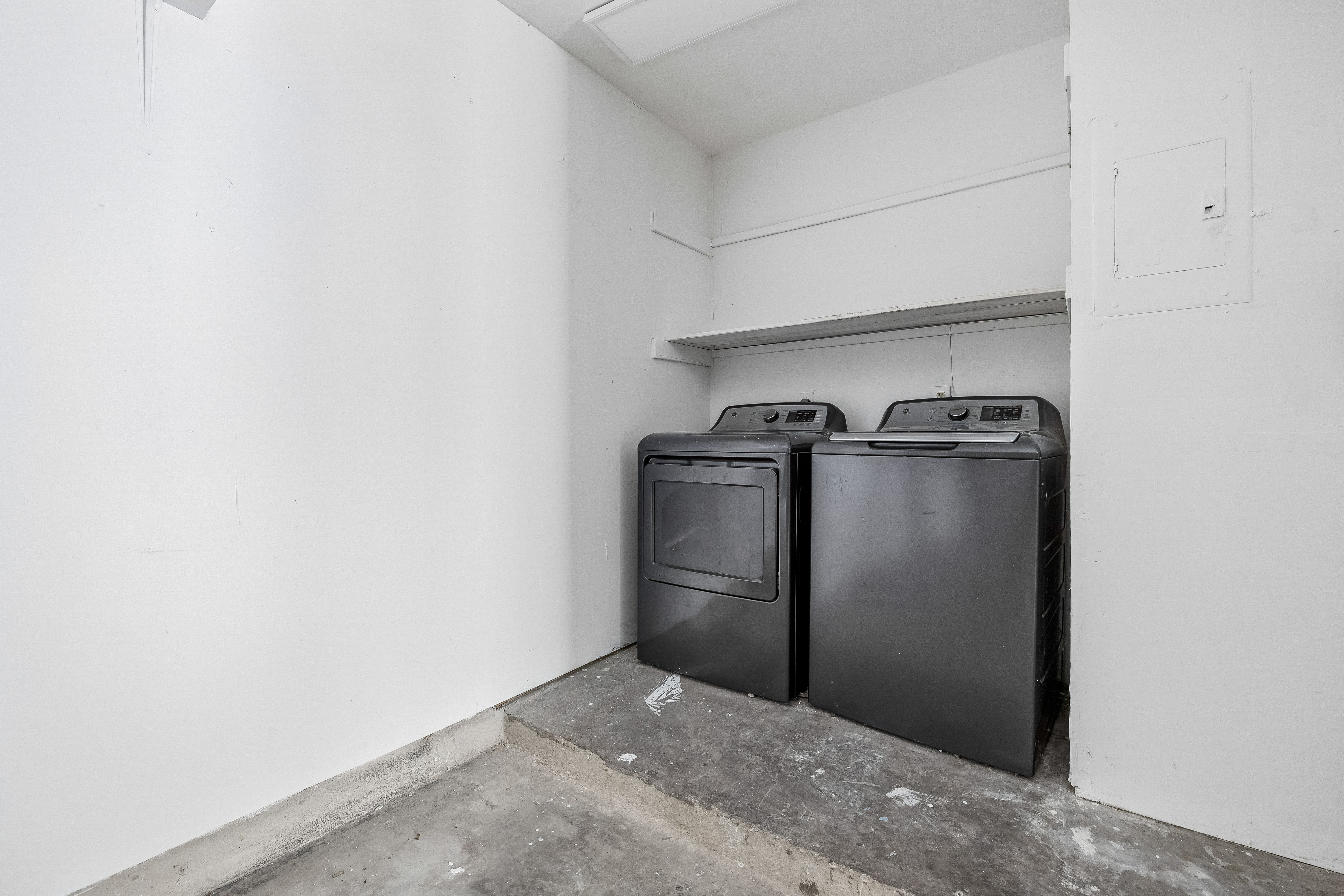  Adorable, Well Maintained with Open Floor Plan - 物件實景
