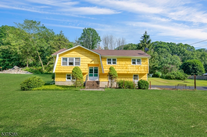 Sparta Twp., New Jersey, 07821, United States, 4 Bedrooms Bedrooms, ,3 BathroomsBathrooms,Residential,For Sale,1906185