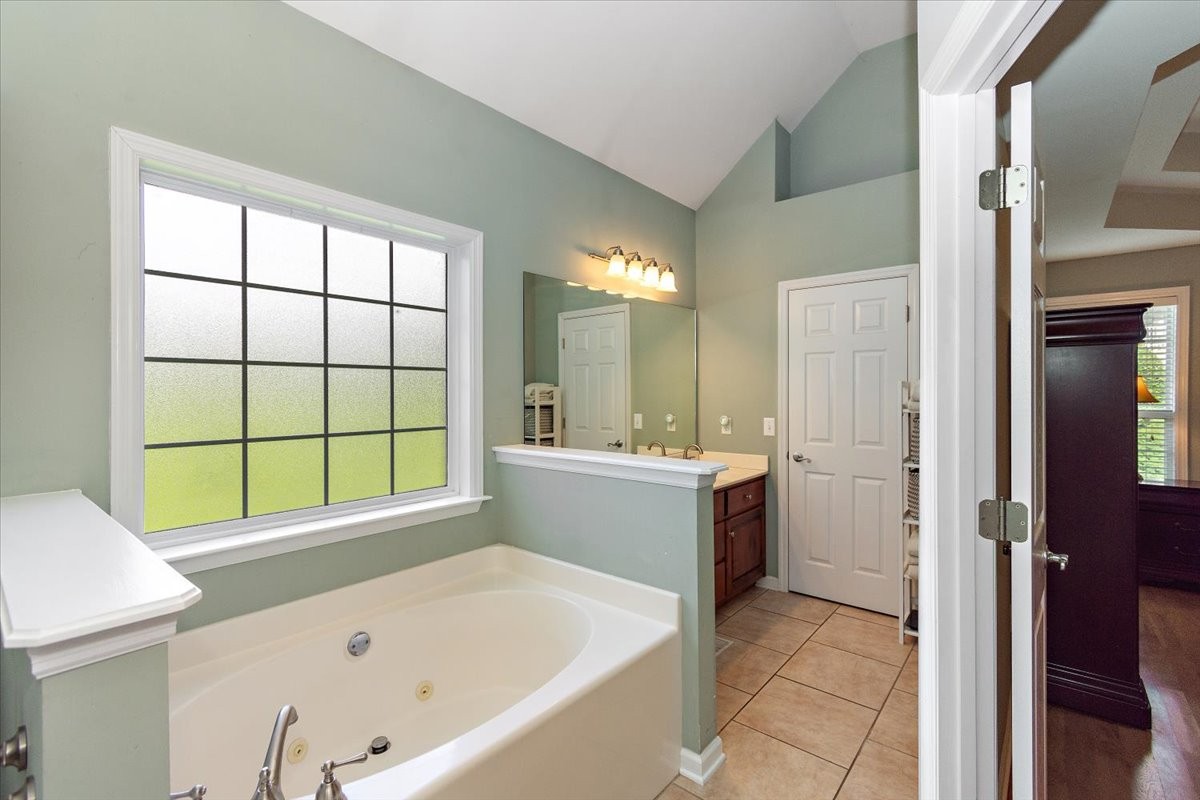 Columbia, Tennessee, 38401, United States, 4 Bedrooms Bedrooms, ,3 BathroomsBathrooms,Residential,For Sale,1897603